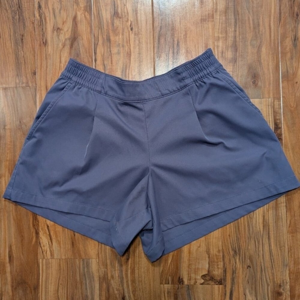The North Face Pleated‎ Women's Shorts Size 10 Dusty Purple Excellent Condition